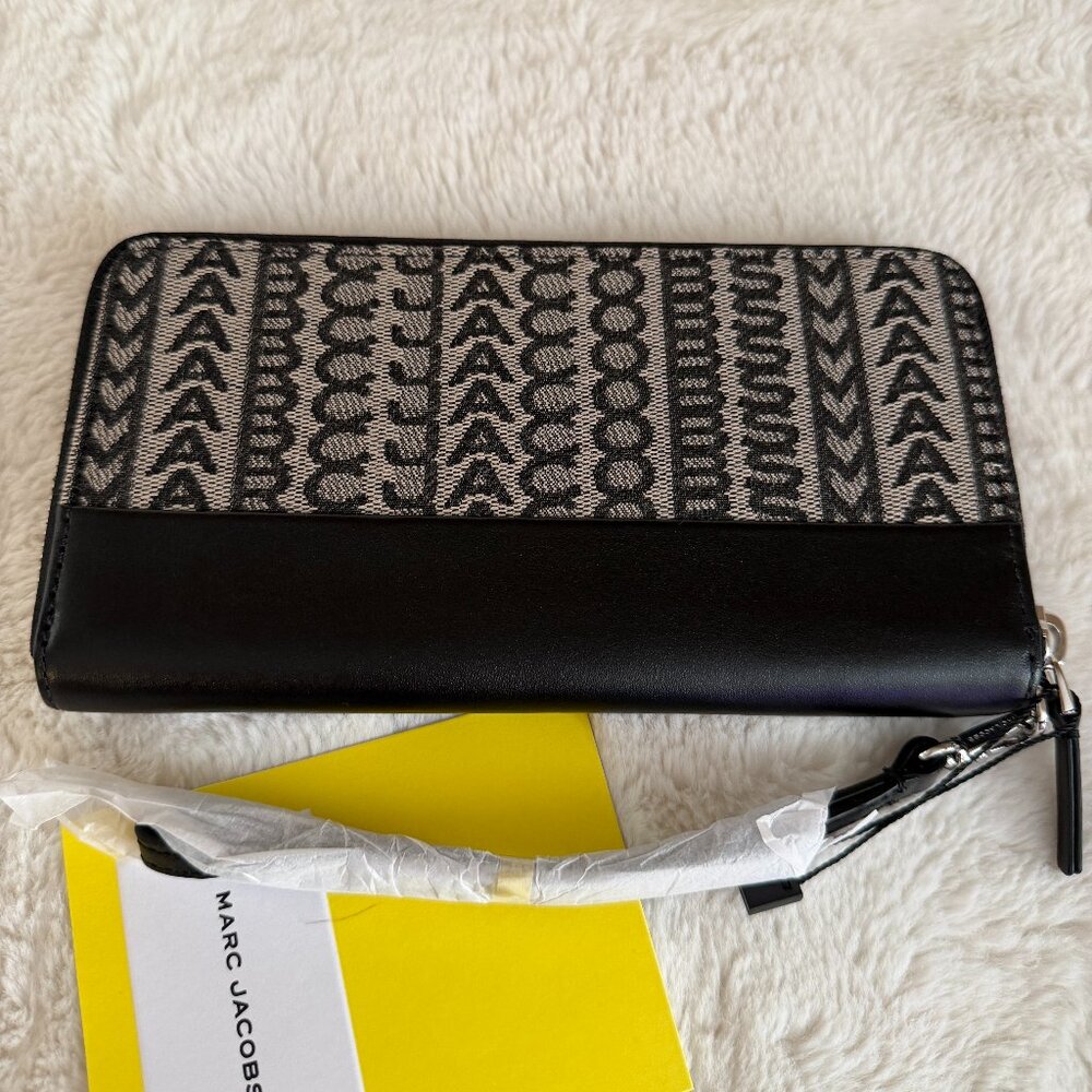 MARC JACOBS The Monogram Jacquard Continental Wristlet Wallet - Picture 5 of 10